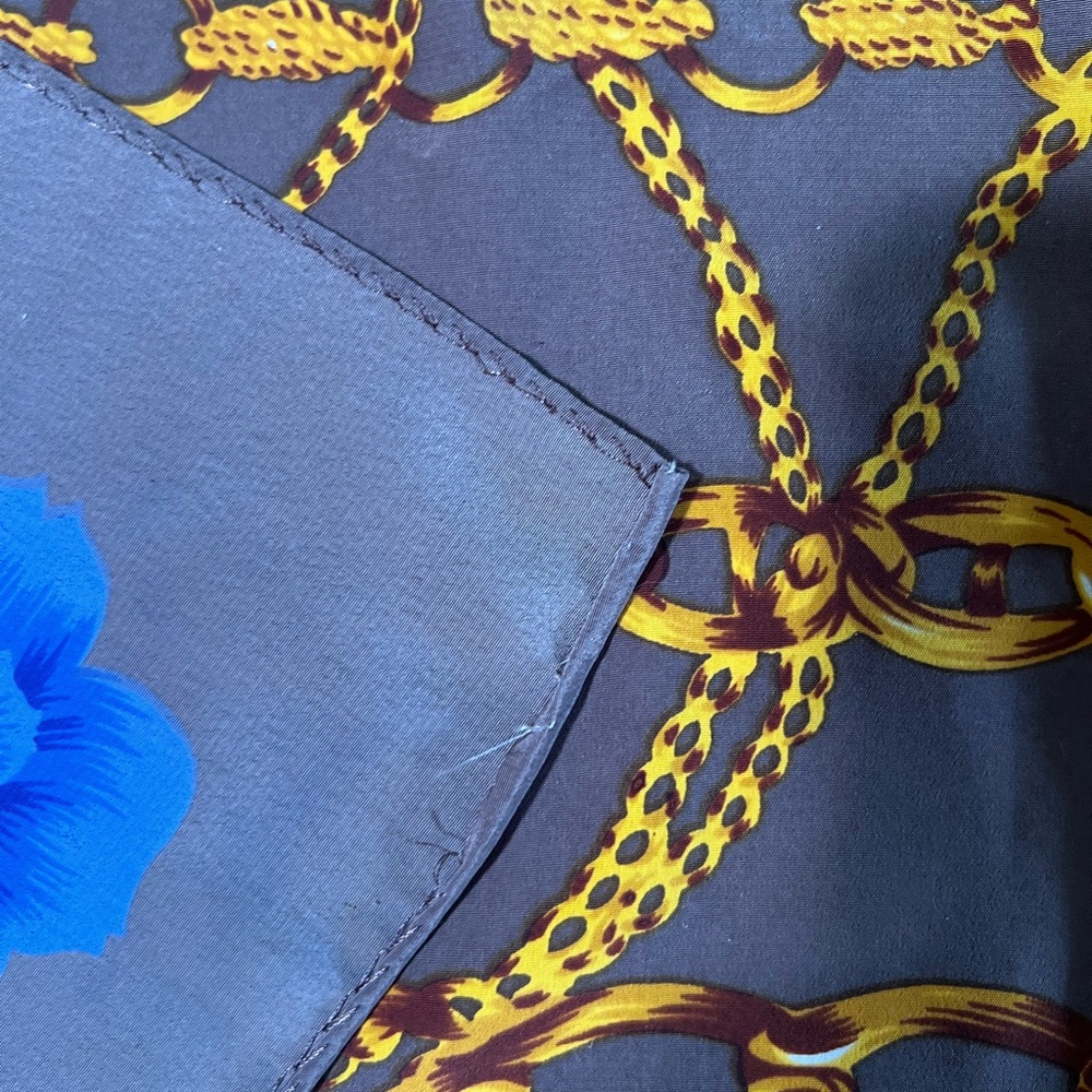 Choose one scarf - Picture 5 of 8